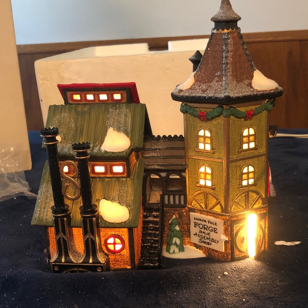 North Pole Forge and Assembly Shop/Heritage Village #56384